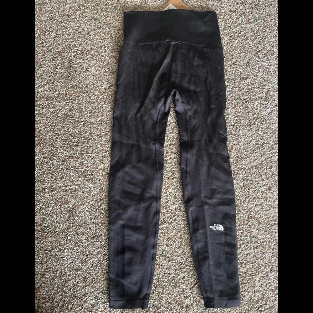 Black Women’s Medium North Face leggings